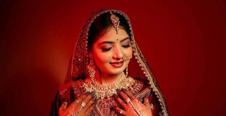 Classic Maroon Winter Bride Makeup Trend
